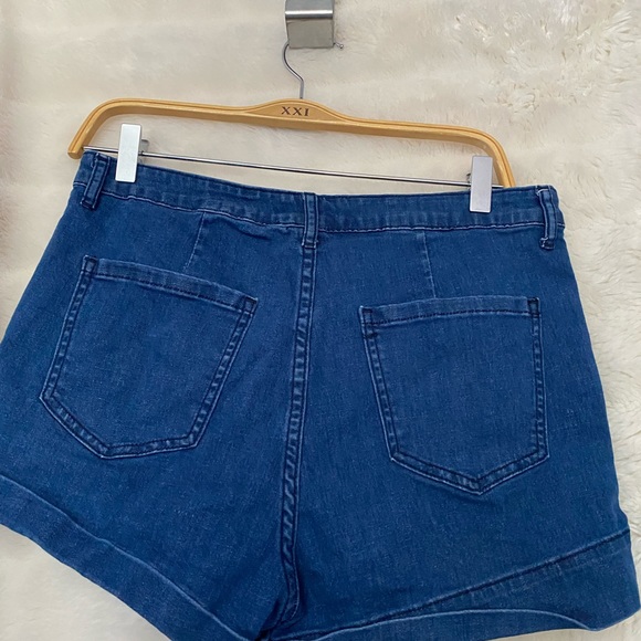 Denim high waisted stretchy jean shorts - Picture 2 of 2